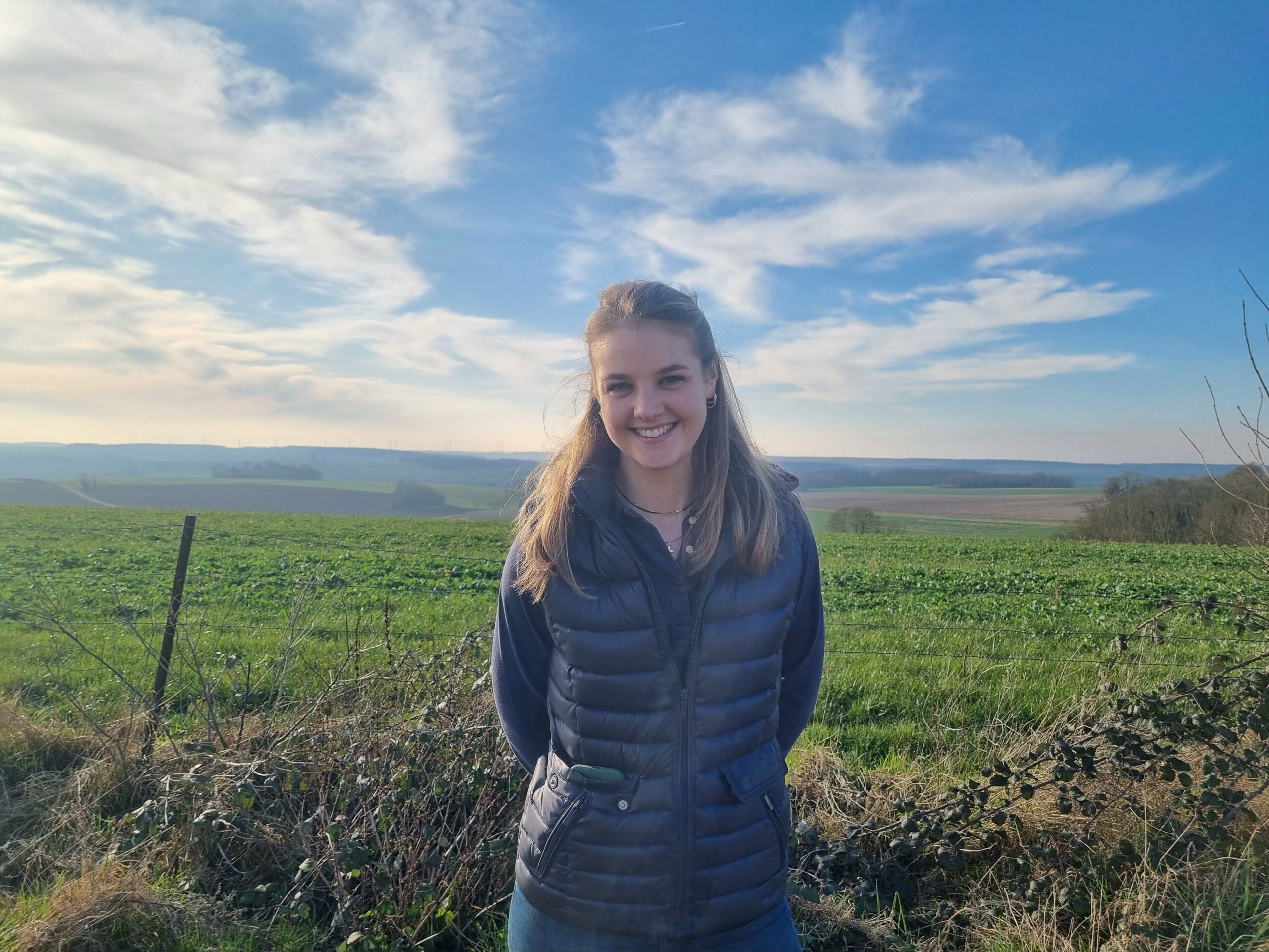 Portrait de Pauline Caradec, polycultrice-éleveuse de pondeuses